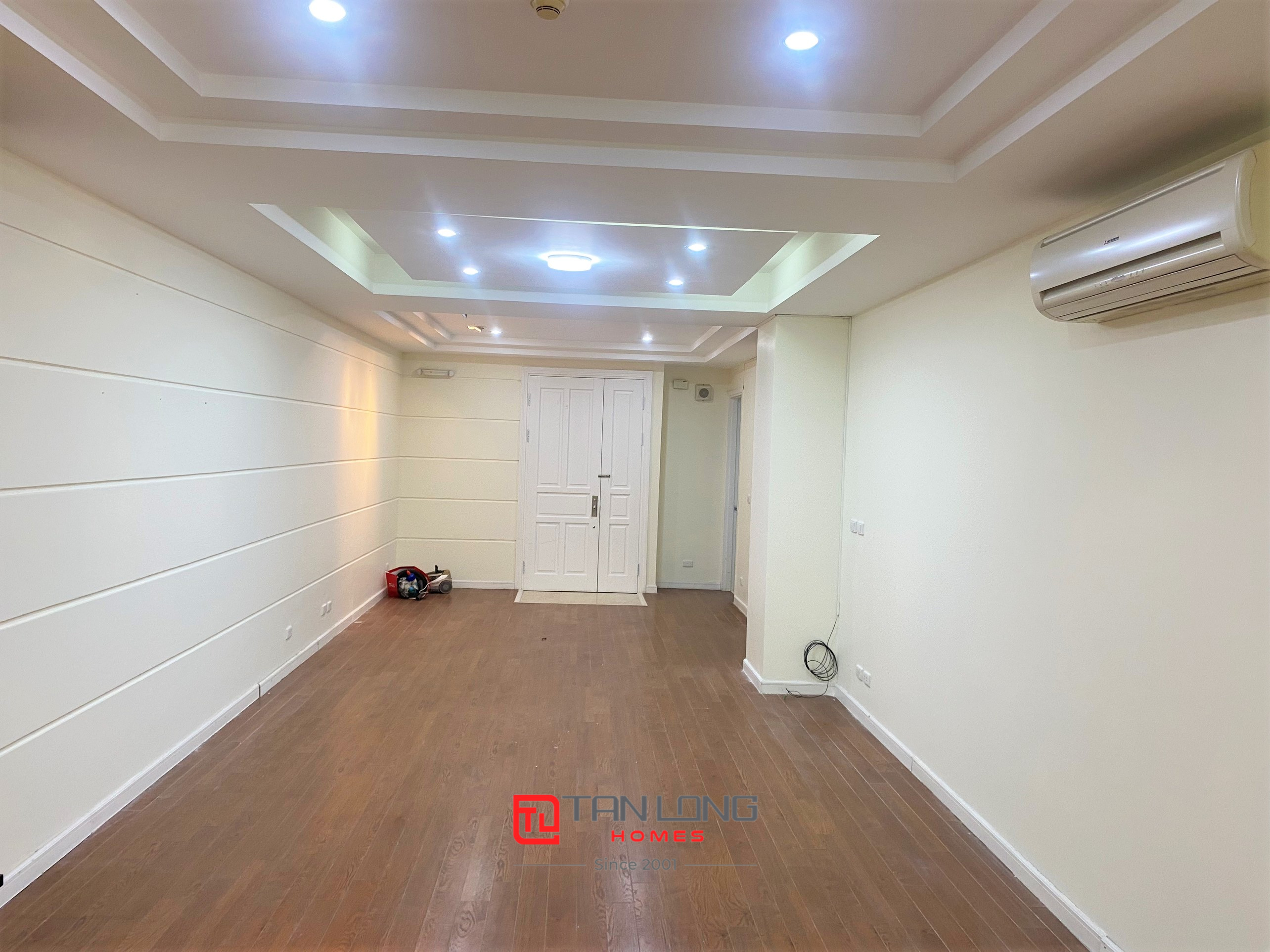Bán căn số 08 tòa P1 Ciputra: DT 145m2 căn 3 ngủ đồ cơ bản, giá tốt 2
