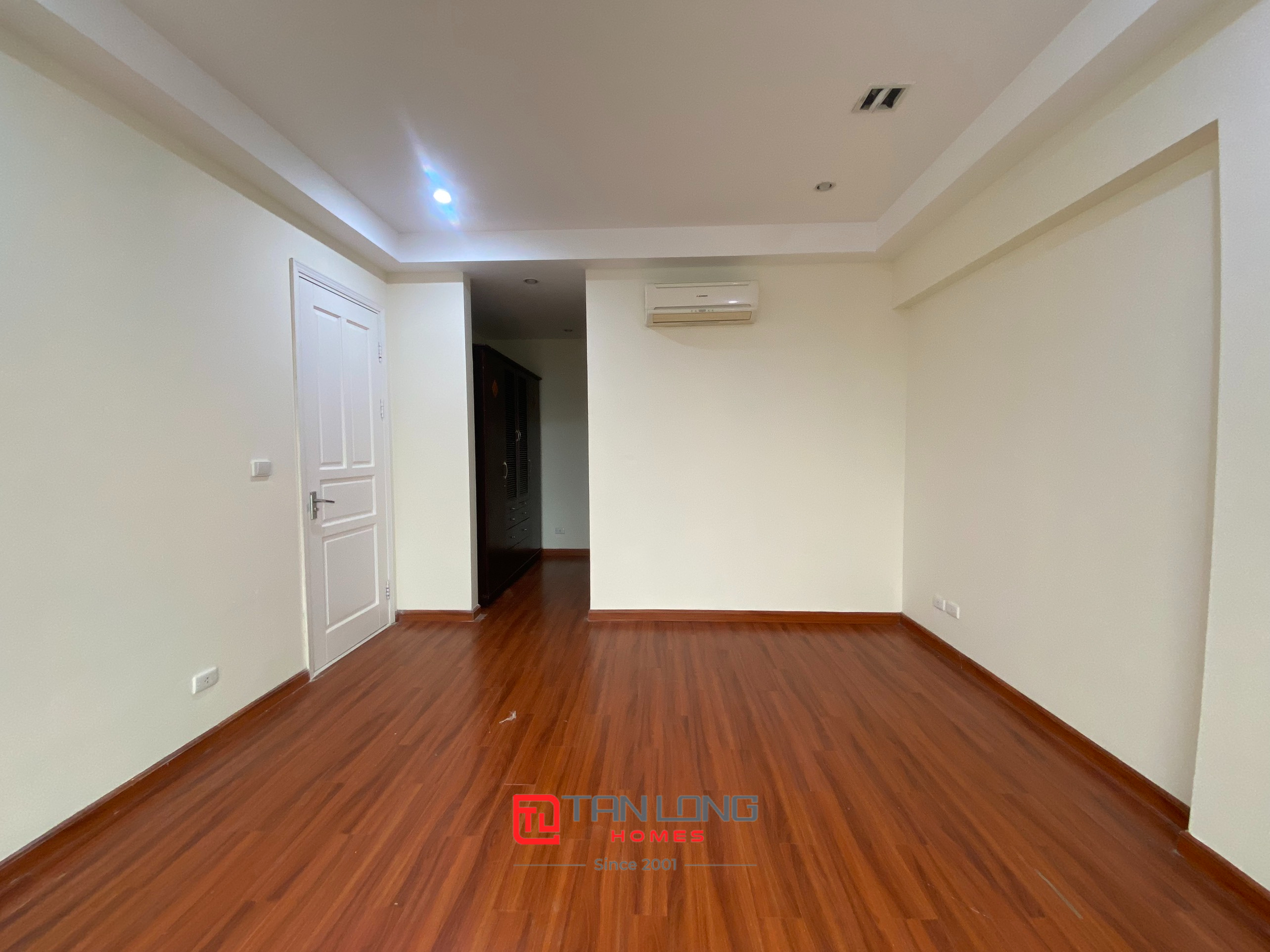Bán căn số 08 tòa P1 Ciputra: DT 145m2 căn 3 ngủ đồ cơ bản, giá tốt 7