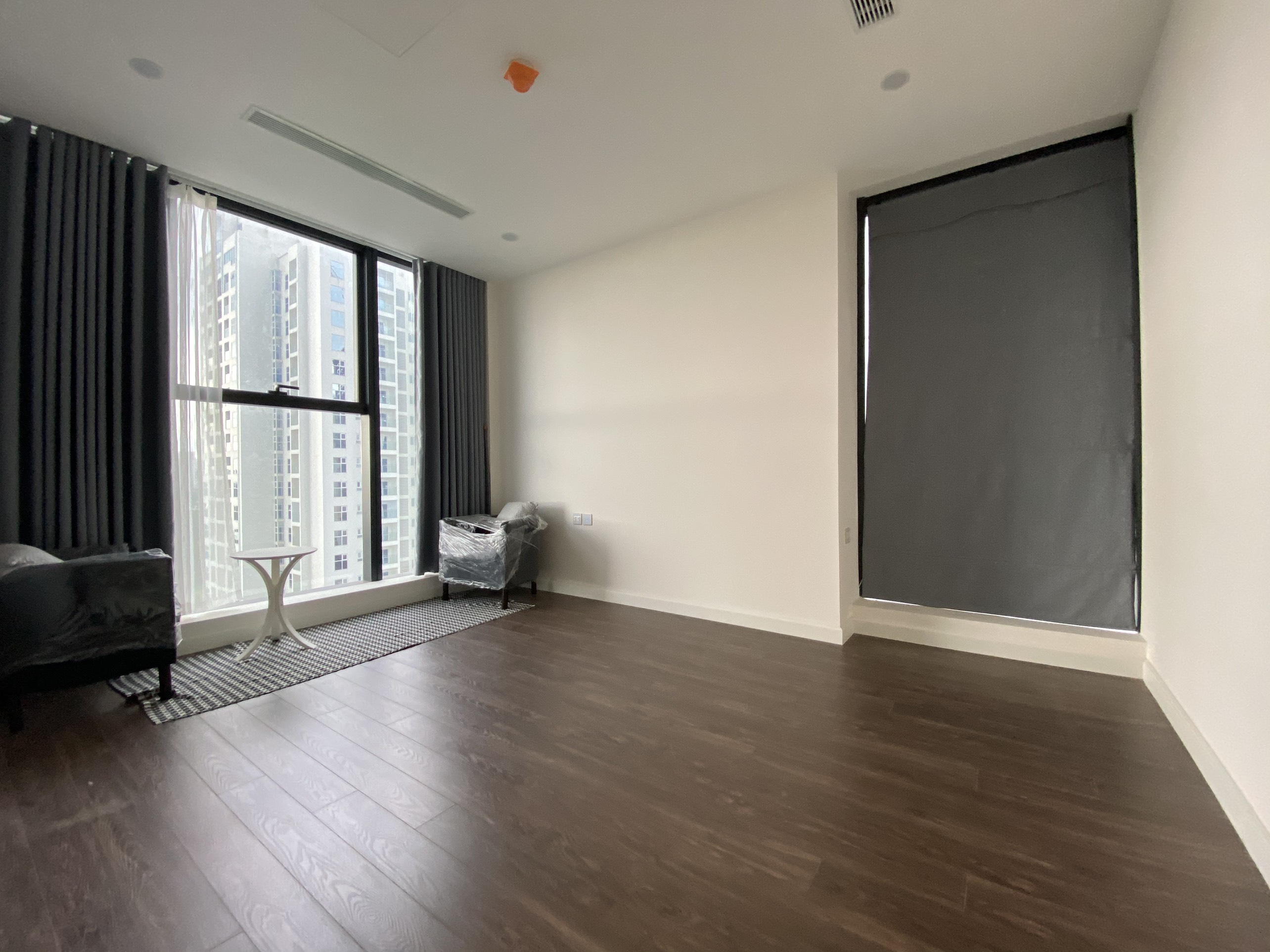 Bán cắt lỗ căn góc 3 phòng ngủ diện tích 97m2 view sân golf, cầu nhật tân thoáng mát 2