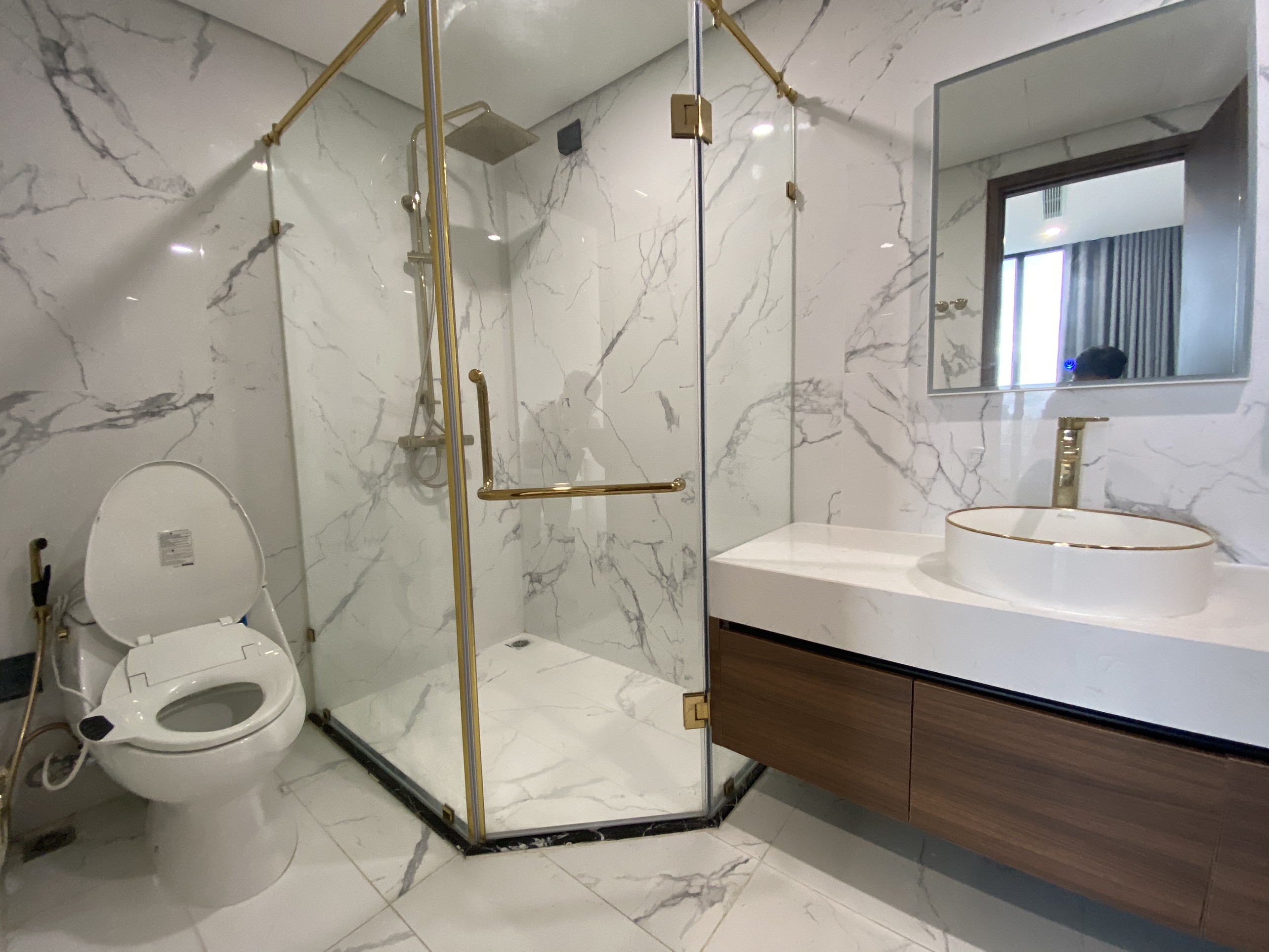 Bán cắt lỗ căn góc 3 phòng ngủ diện tích 97m2 view sân golf, cầu nhật tân thoáng mát 3