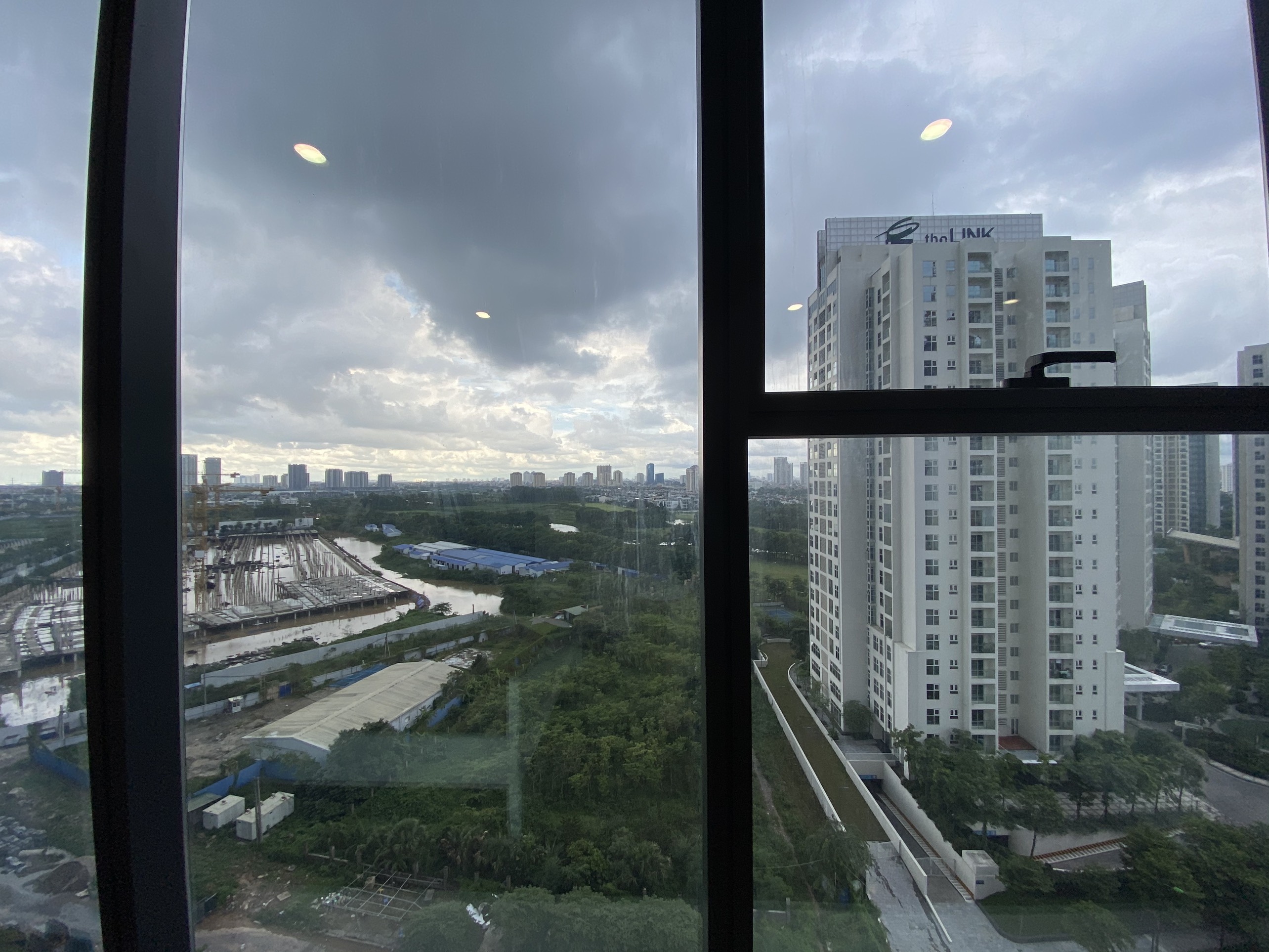 Bán cắt lỗ căn góc 3 phòng ngủ diện tích 97m2 view sân golf, cầu nhật tân thoáng mát 4