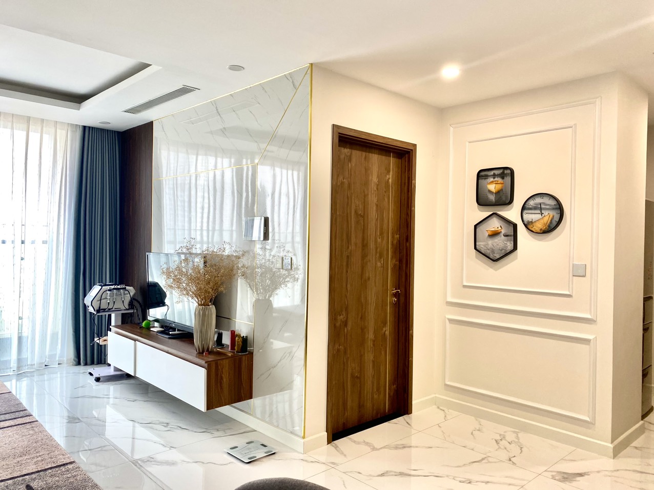 Bán nhanh căn hộ 3 ngủ nội thất đẹp 98m2 Sunshine City, đã có sổ, vào ở luôn 3