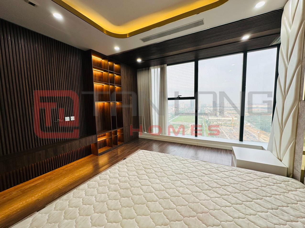 Cần bán căn hộ 3 phòng ngủ toà S4 Sunshine City view cầu Nhật Tân giá tốt 2