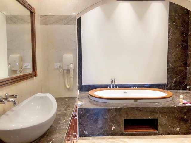Chính chủ cho thuê biệt thự Ciputra căn góc dãy D2, DT 380m2 sân vườn rộng, nội thất đẳng cấp 10