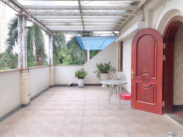 Chính chủ cho thuê biệt thự Ciputra căn góc dãy D2, DT 380m2 sân vườn rộng, nội thất đẳng cấp 13