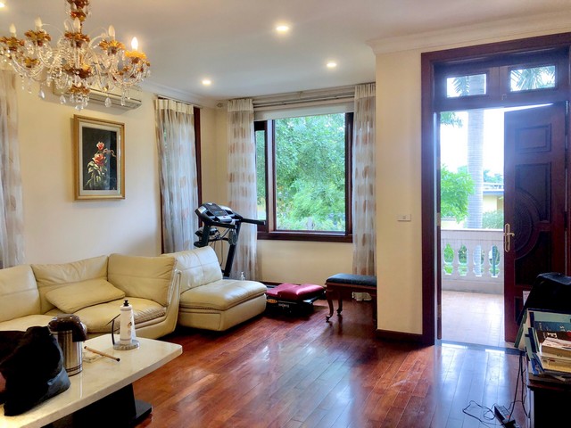 Chính chủ cho thuê biệt thự Ciputra căn góc dãy D2, DT 380m2 sân vườn rộng, nội thất đẳng cấp 8