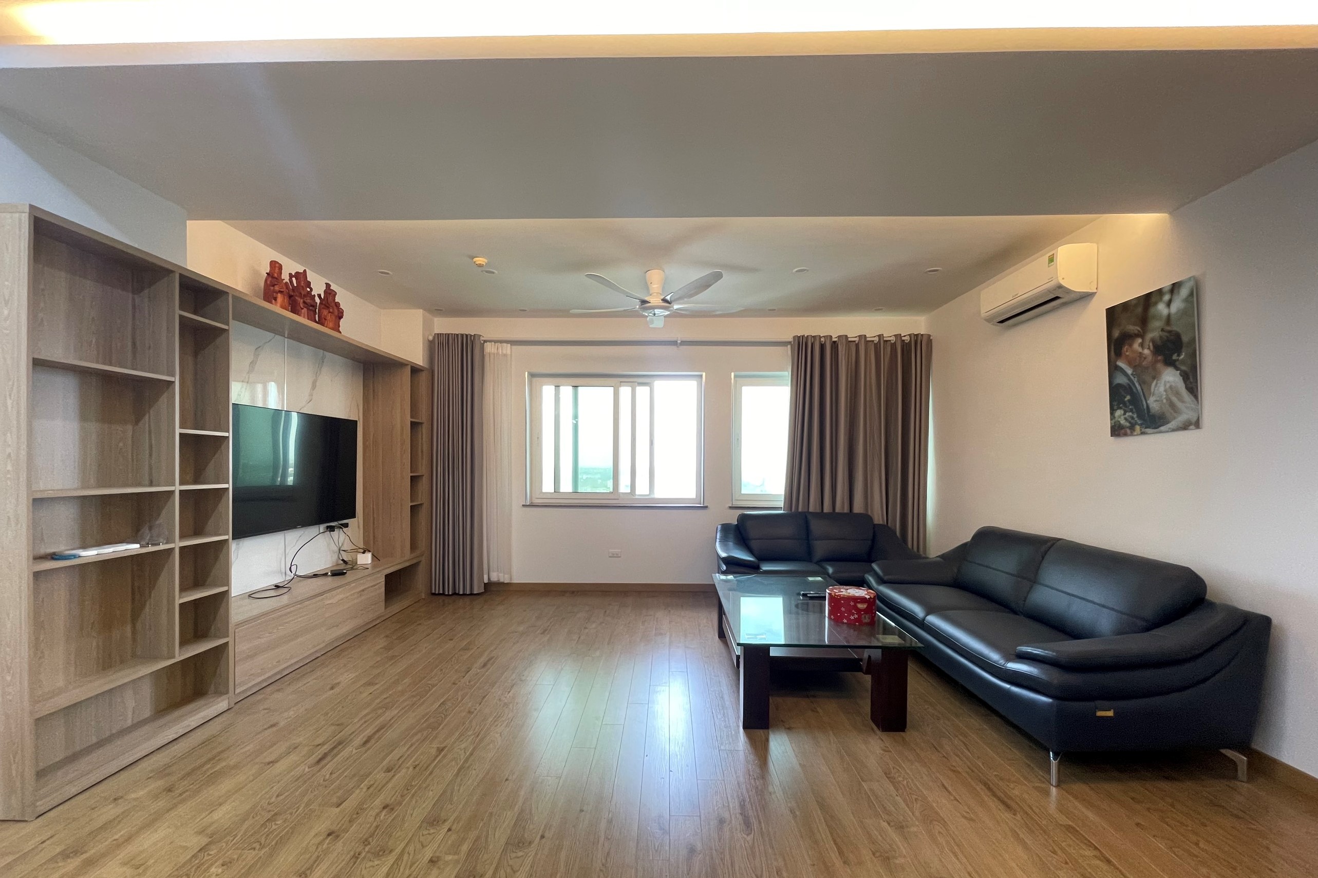 Cho thuê căn 3 ngủ 150m2 full đồ view thoáng đẹp tại E1 Ciputra 1
