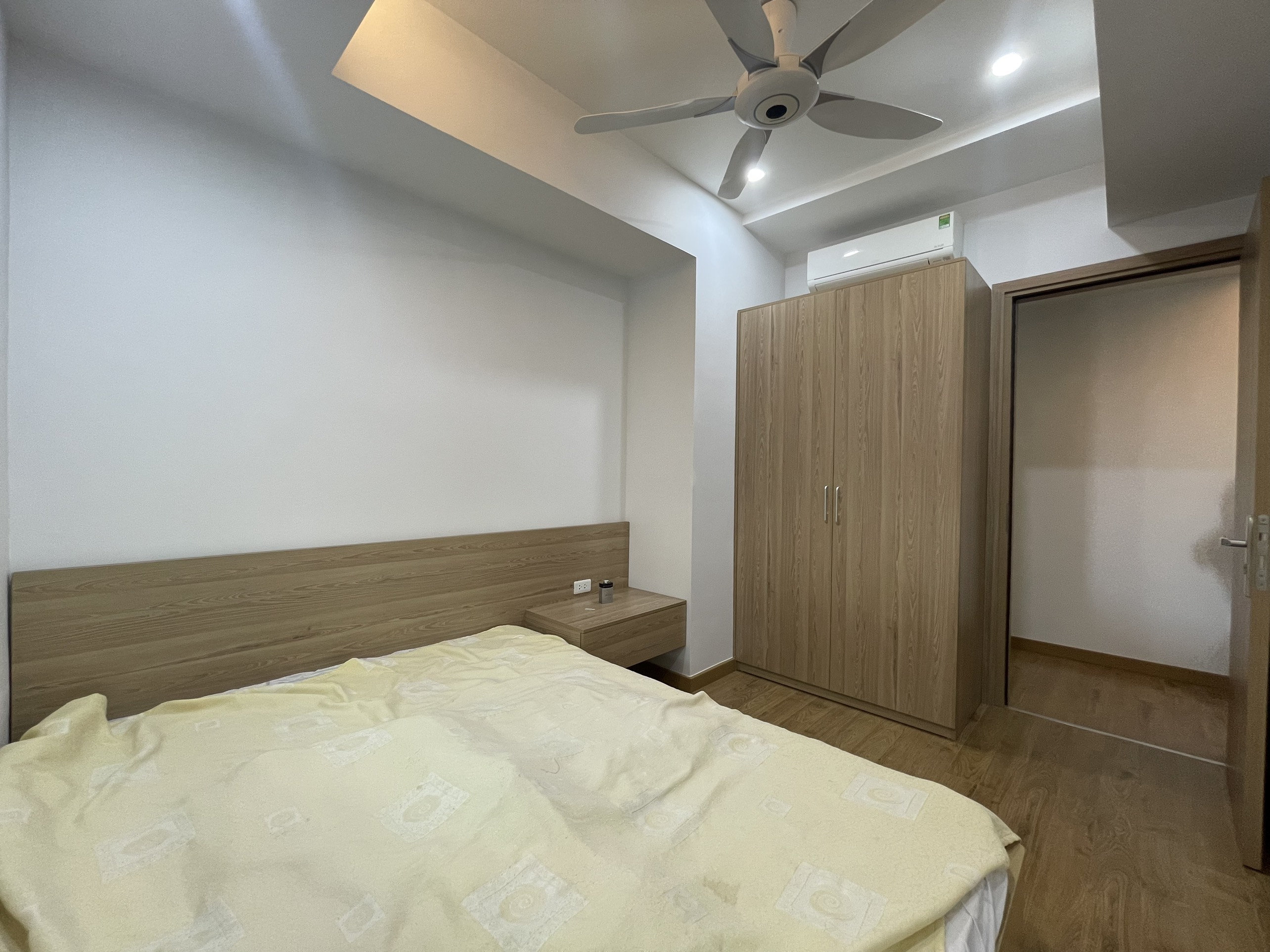 Cho thuê căn 3 ngủ 150m2 full đồ view thoáng đẹp tại E1 Ciputra 11