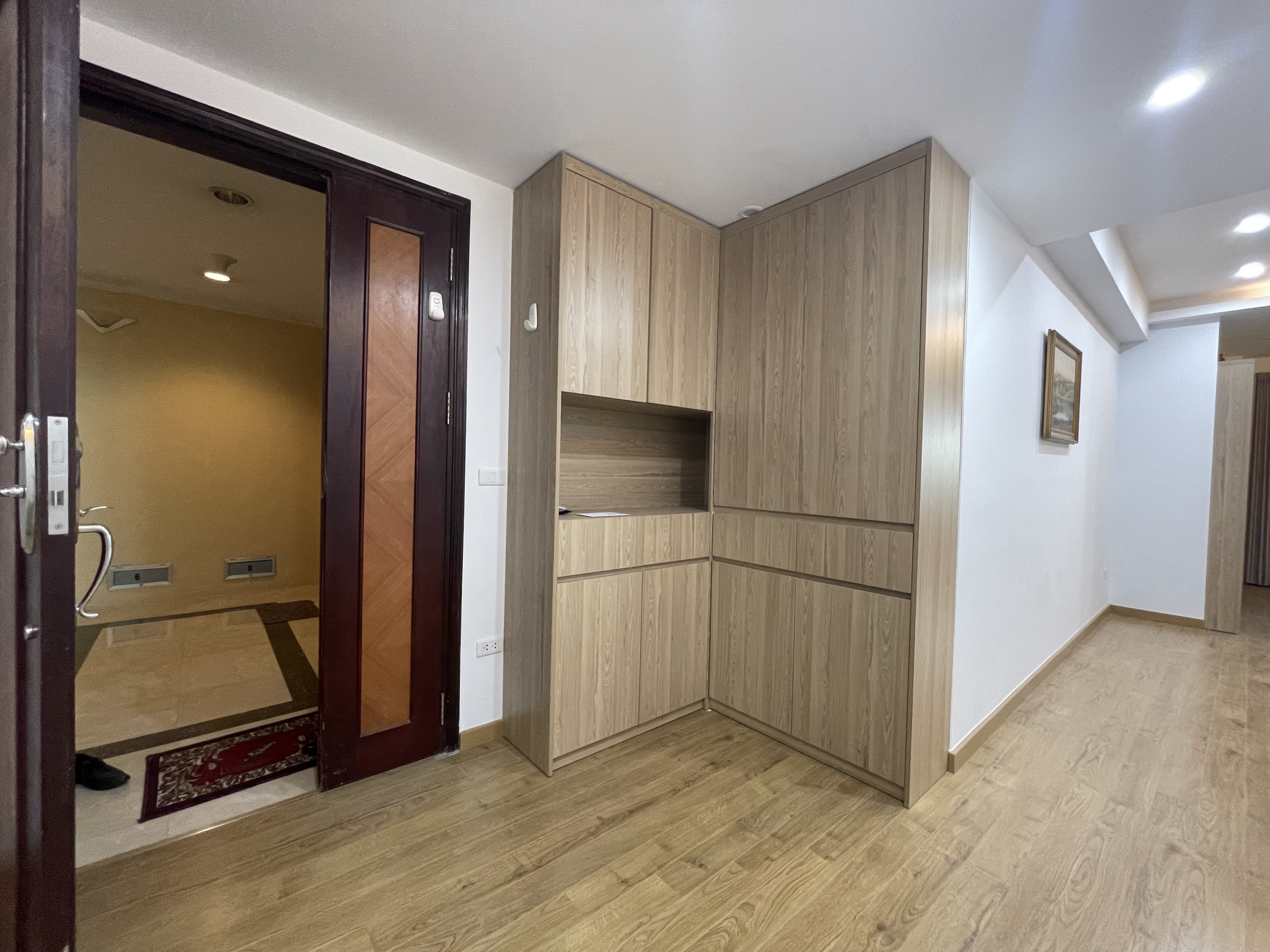 Cho thuê căn 3 ngủ 150m2 full đồ view thoáng đẹp tại E1 Ciputra 13