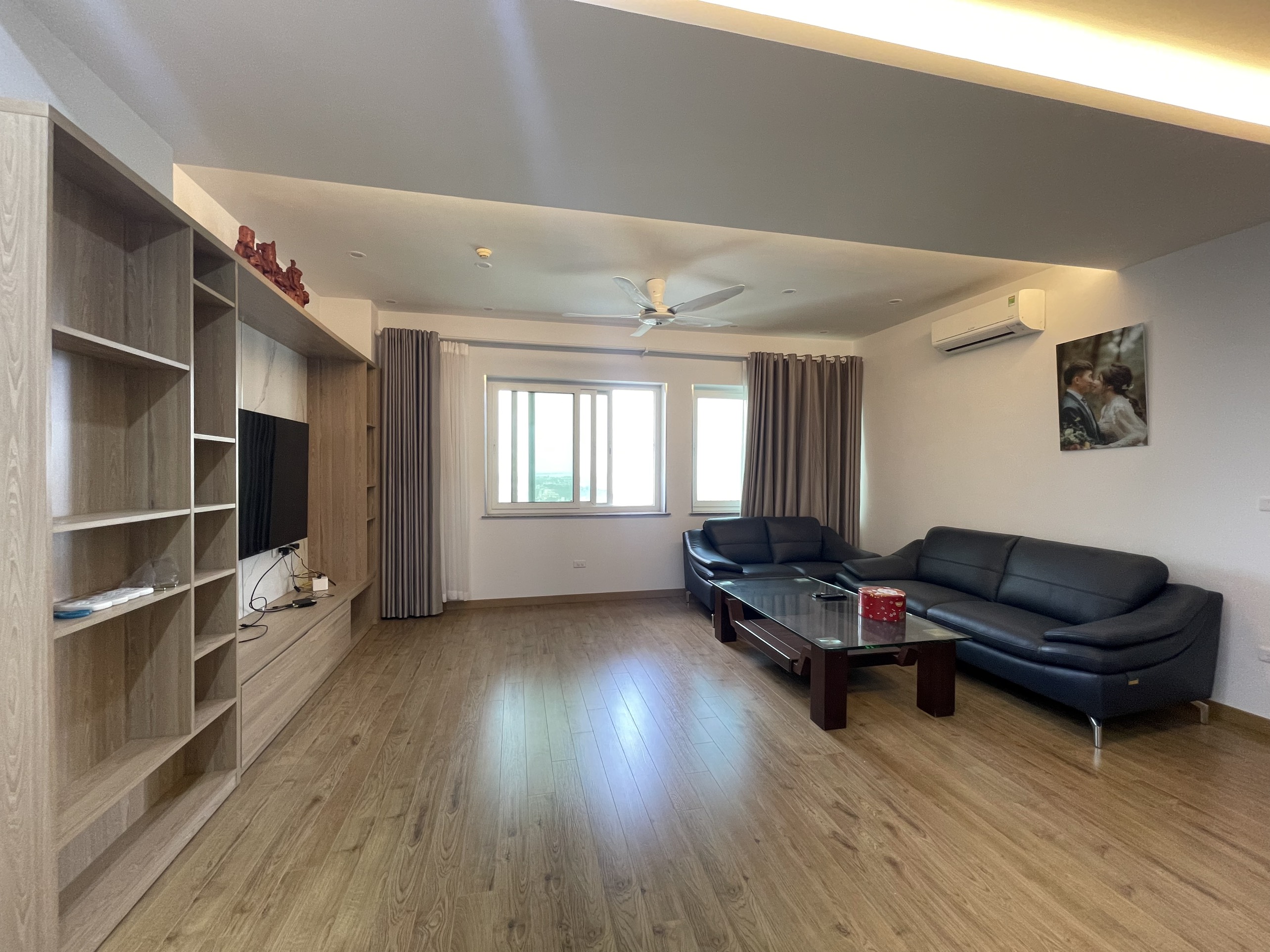 Cho thuê căn 3 ngủ 150m2 full đồ view thoáng đẹp tại E1 Ciputra 2