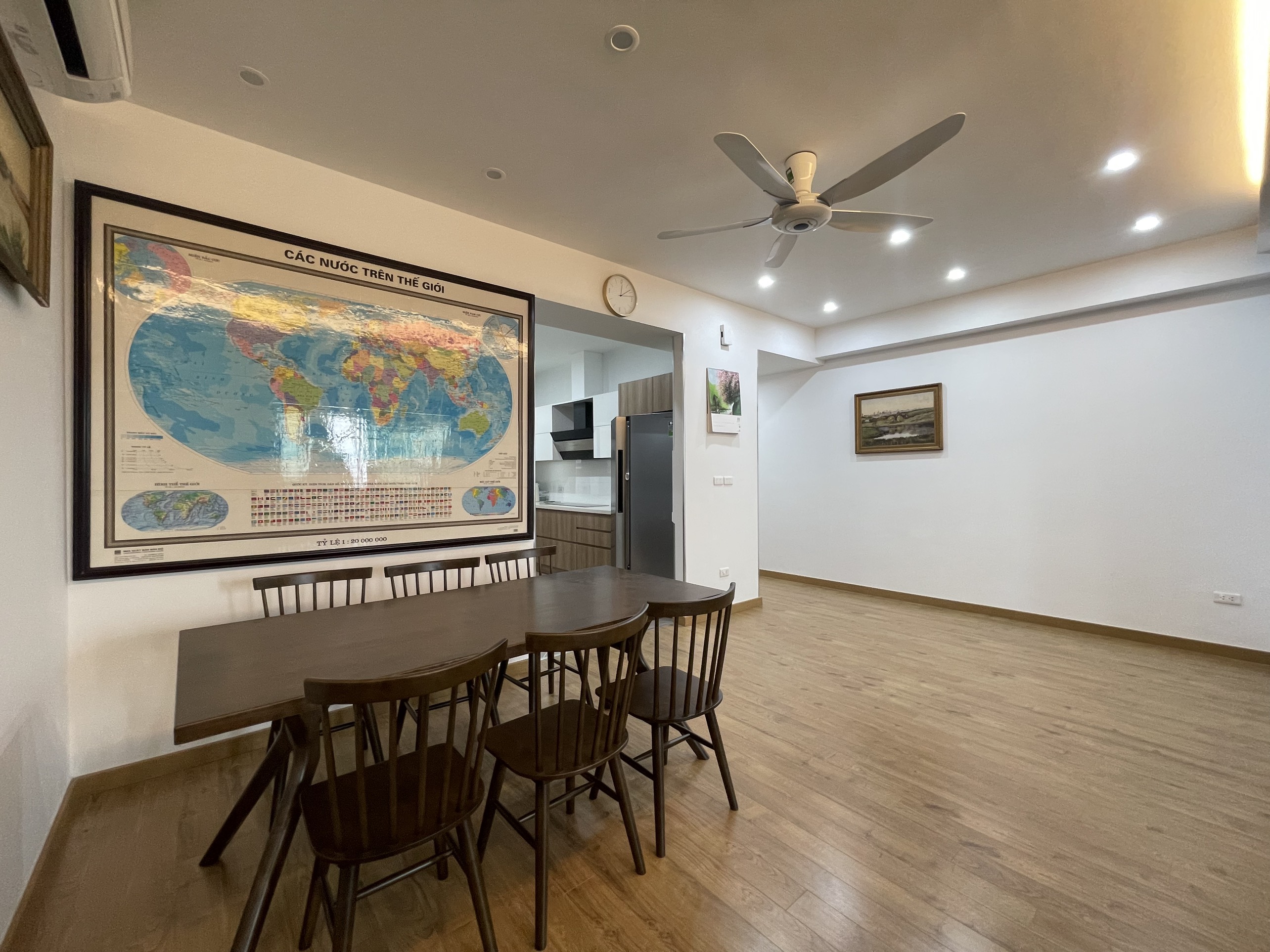 Cho thuê căn 3 ngủ 150m2 full đồ view thoáng đẹp tại E1 Ciputra 4