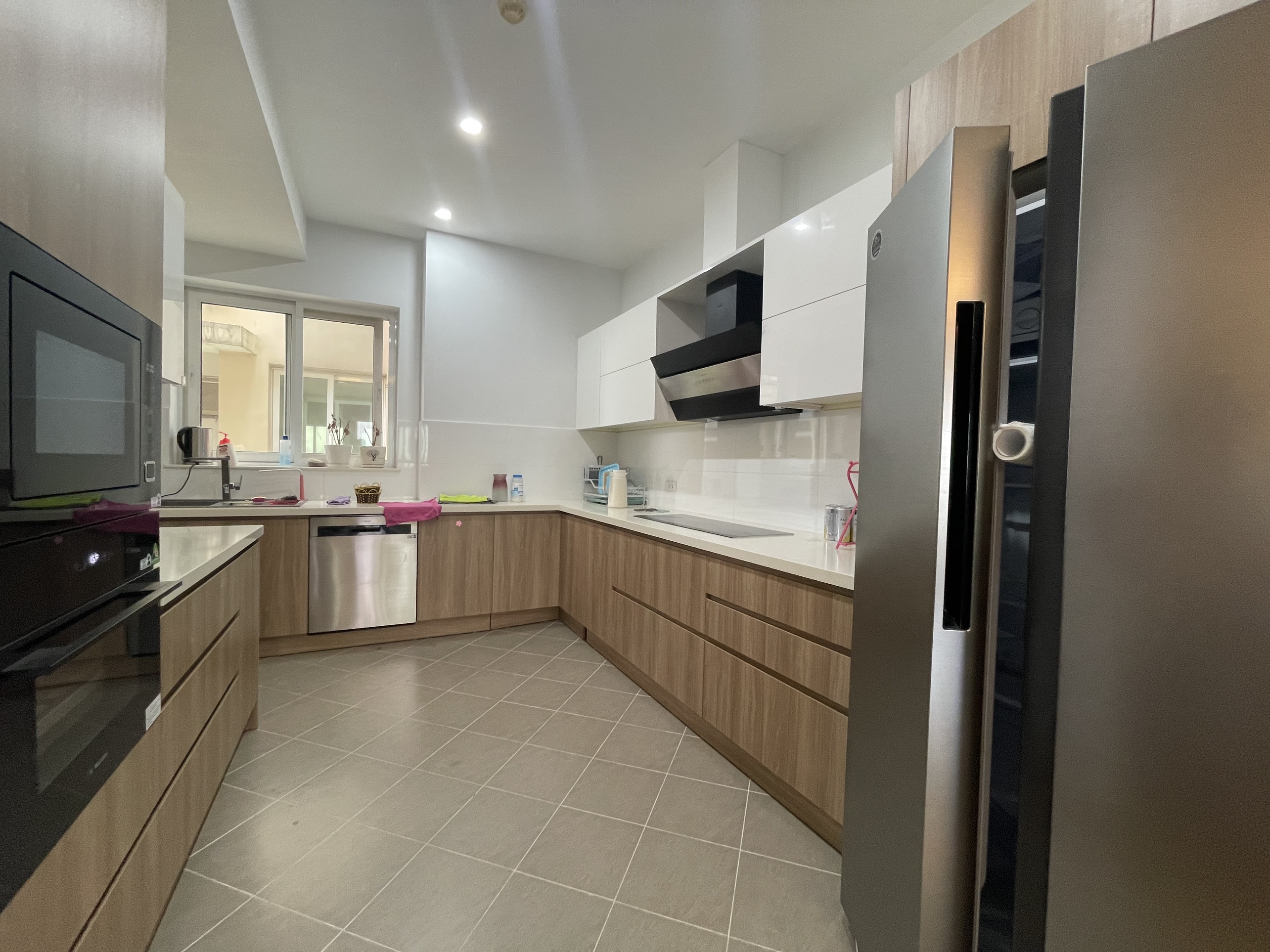Cho thuê căn 3 ngủ 150m2 full đồ view thoáng đẹp tại E1 Ciputra 7