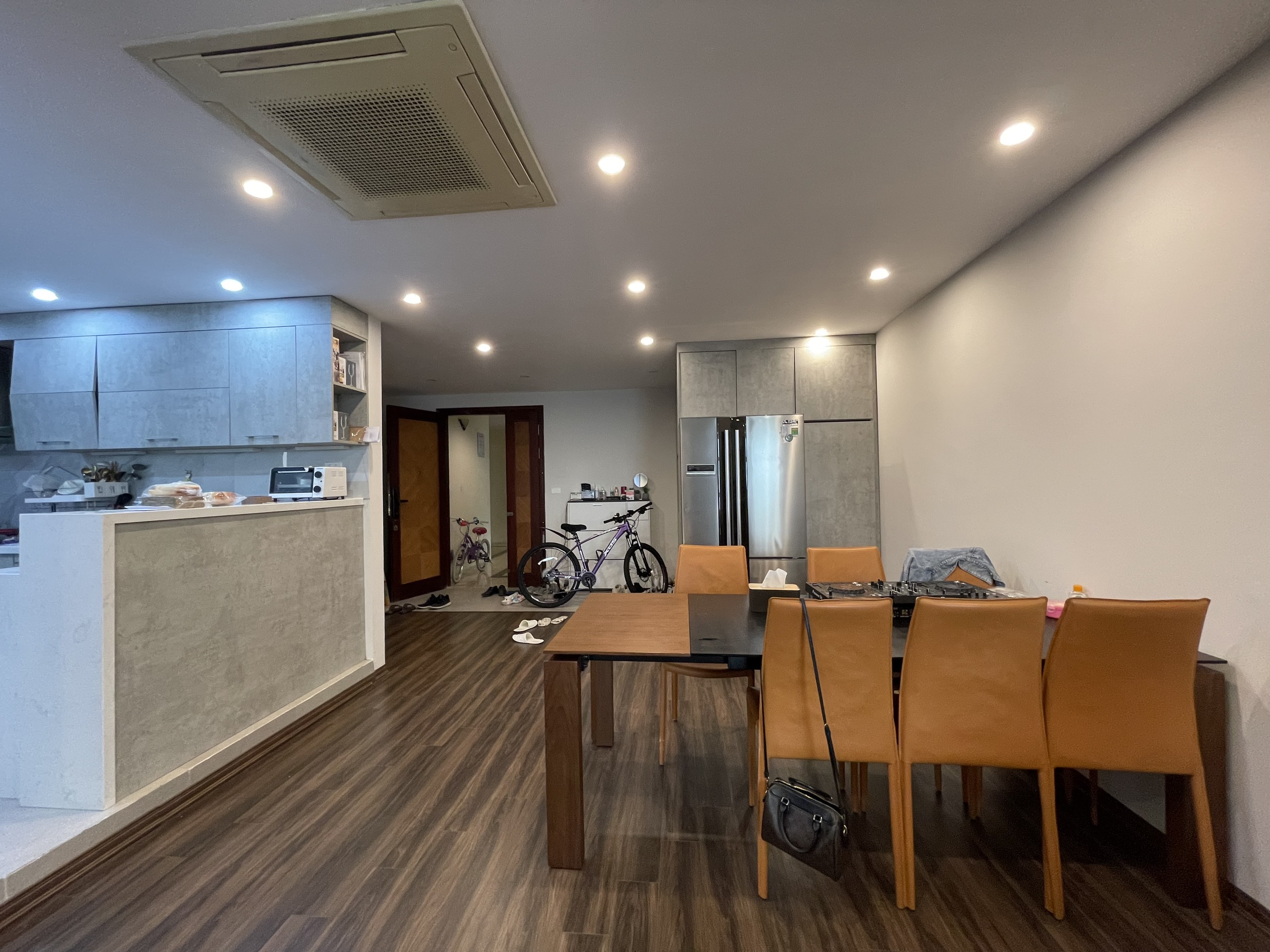 Cho thuê căn hộ 3 ngủ 123m2 tầng trung view thoáng tòa E5 Ciputra 2