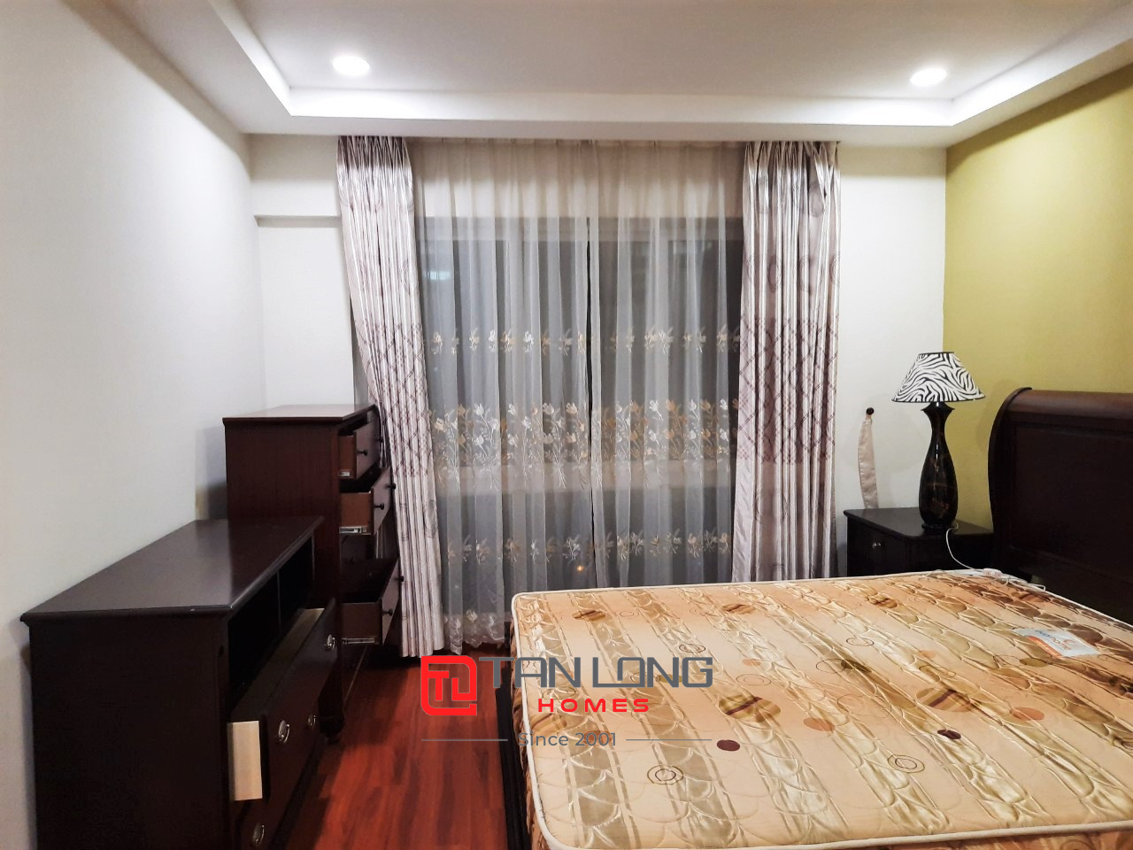 Cho thuê căn hộ 3PN/145m2 full đồ tầng trung view thoáng tòa P2 Ciputra 5