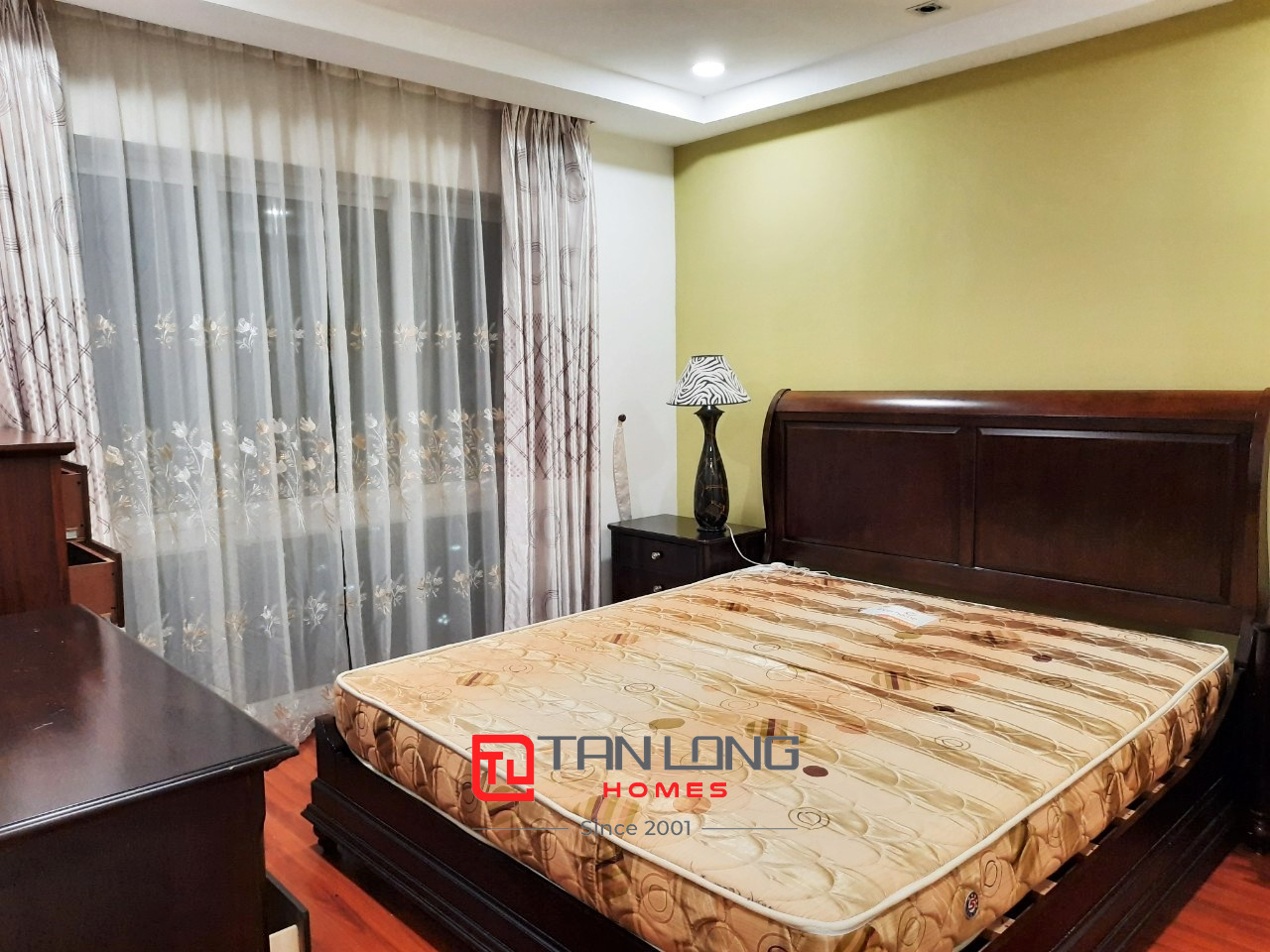 Cho thuê căn hộ 3PN/145m2 full đồ tầng trung view thoáng tòa P2 Ciputra 6