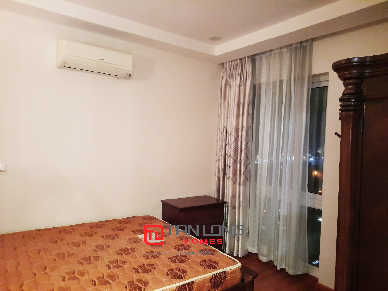 Cho thuê căn hộ 3PN/145m2 full đồ tầng trung view thoáng tòa P2 Ciputra 7