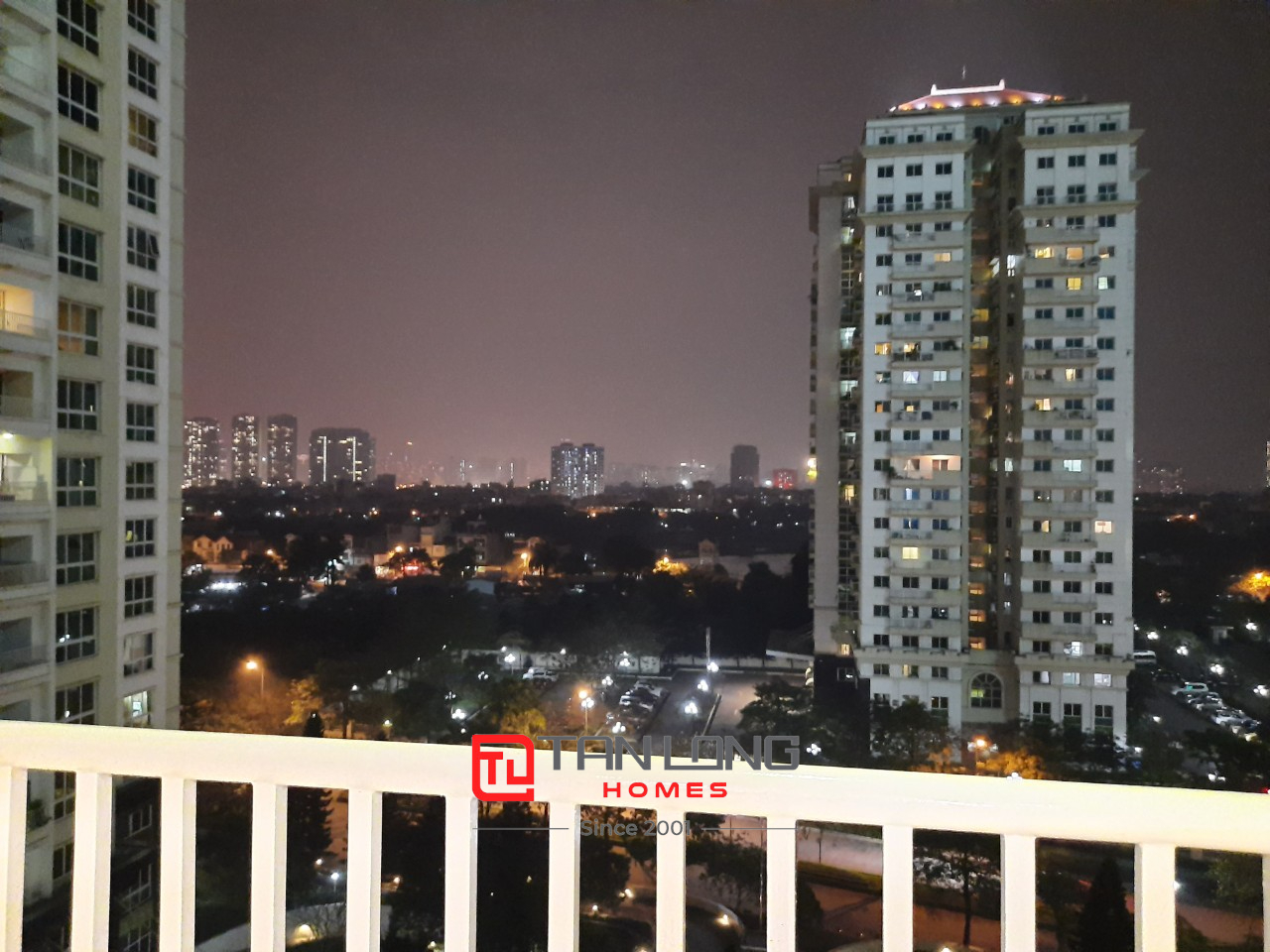 Cho thuê căn hộ 3PN/145m2 full đồ tầng trung view thoáng tòa P2 Ciputra 9