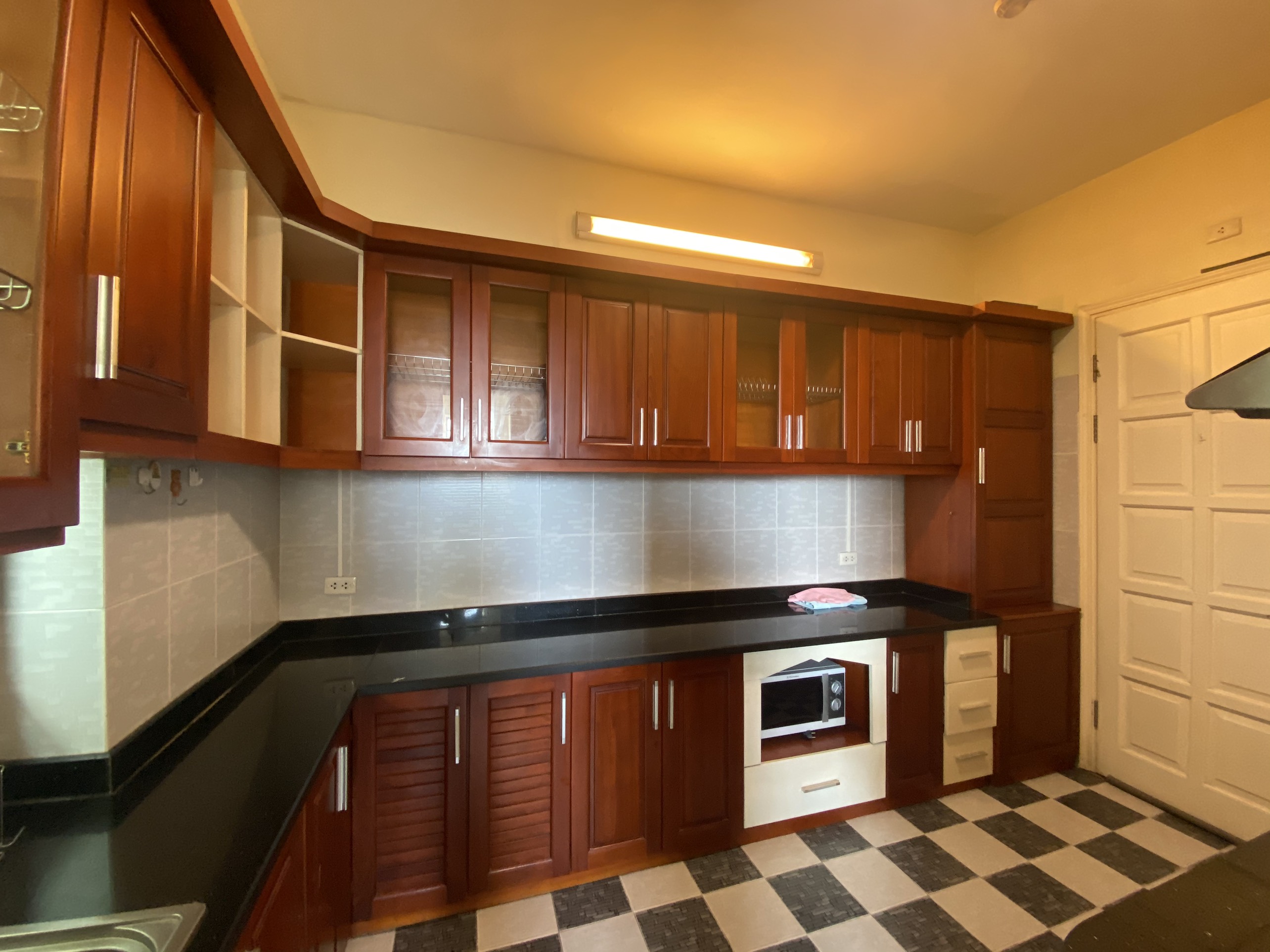 Chuyển nhượng căn hộ E1-02-03 Ciputra: 4PN/153m2 tầng cao view thoáng 8
