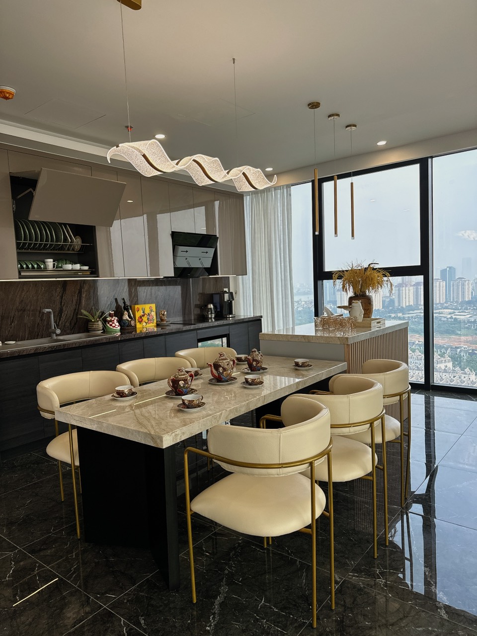 Bán căn hộ Sunshine Golden River 161m2, 3 ngủ, 2vs, view đẹp. 1