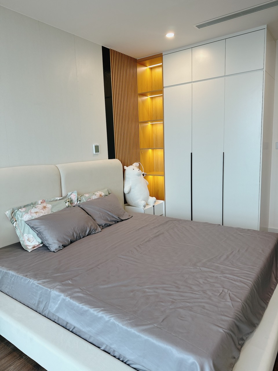 Bán căn hộ Sunshine Golden River 161m2, 3 ngủ, 2vs, view đẹp. 3