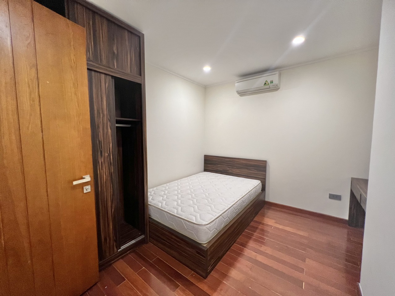 Cho thuê căn hộ 2 ngủ 114m2 đủ đồ mới đẹp tại L1 Ciputra Hà Nội 6