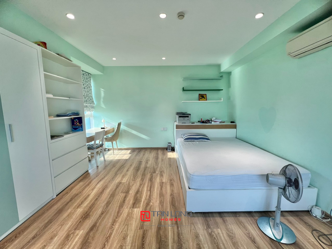 Cho thuê căn hộ 3 ngủ 267m2 full đồ mới đẹp tại L2 Ciputra 5