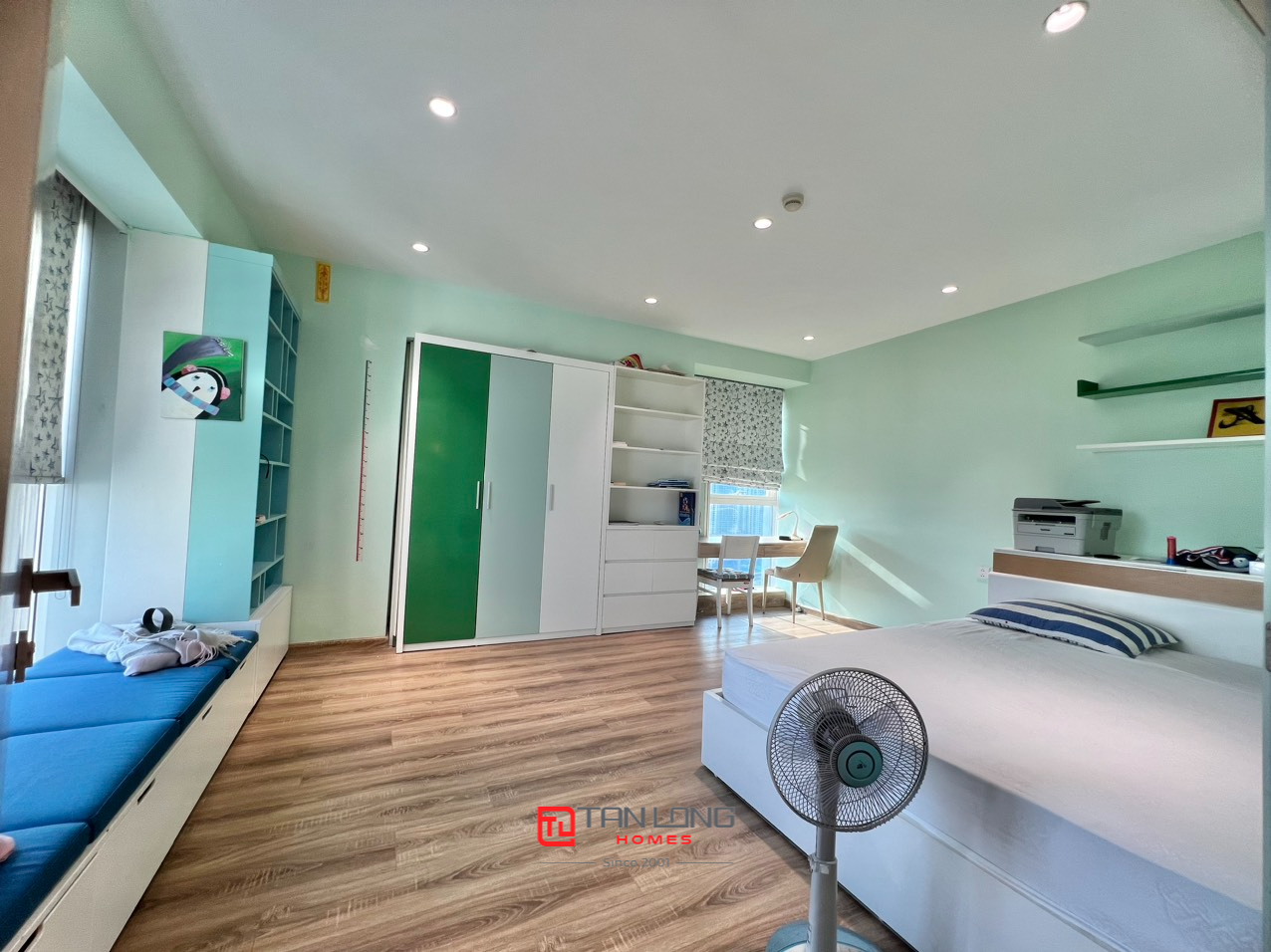Cho thuê căn hộ 3 ngủ 267m2 full đồ mới đẹp tại L2 Ciputra 6