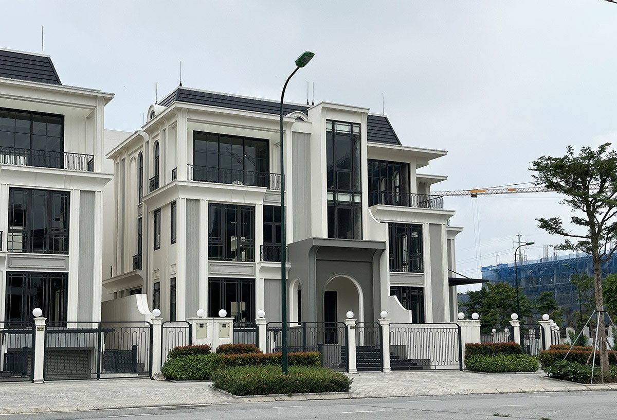 Bán biệt thự đơn lập Ciputra Central Park hướng Tây Nam - DT: 180m2 x 3 tầng 1 tum hoàn thiện mặt ngoài