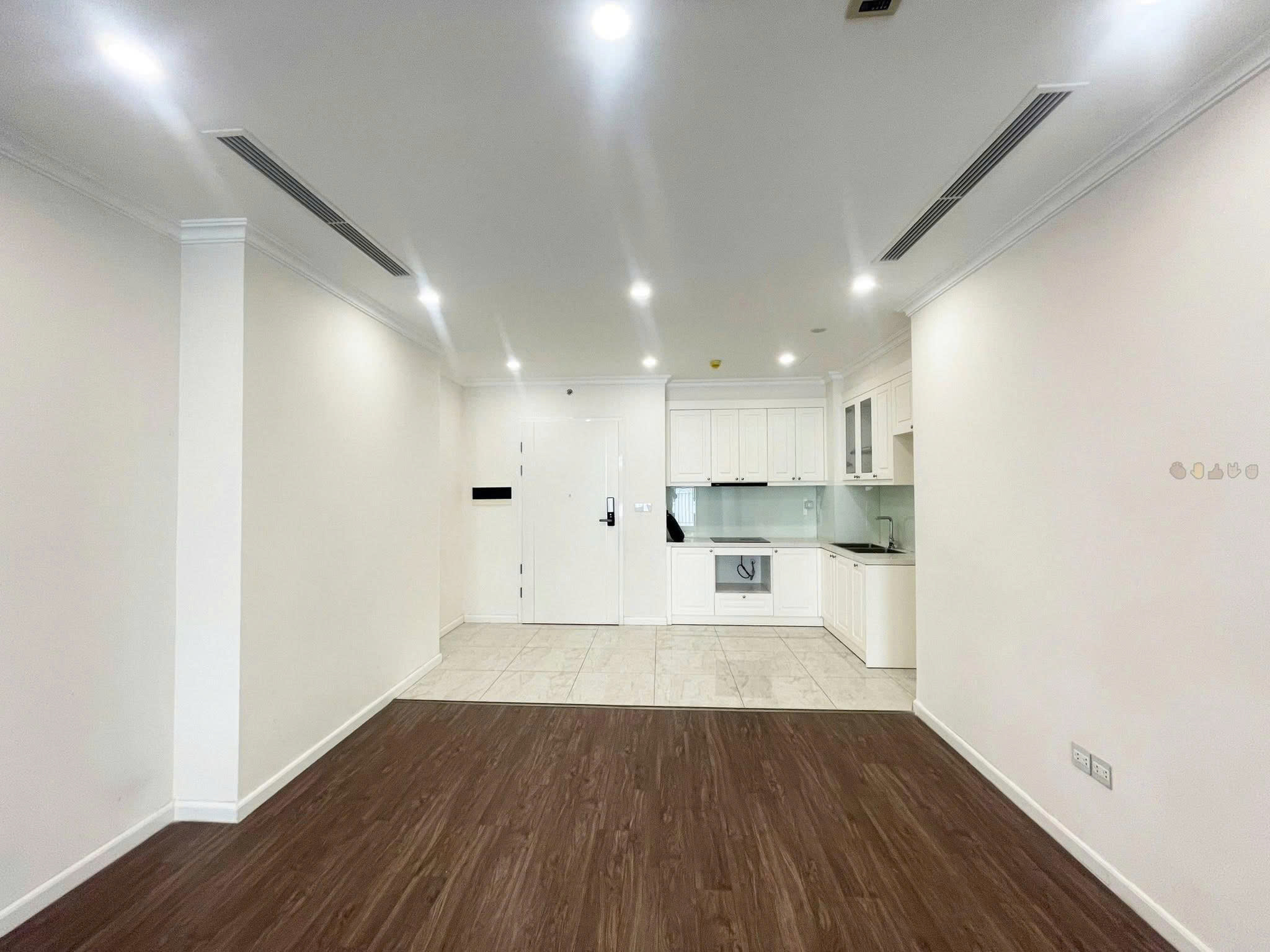 Bán căn góc tòa R3 - 3 ngủ 2wc Sunshine Riverside diện tích 99m2 cửa Nam view cầu Nhật Tân