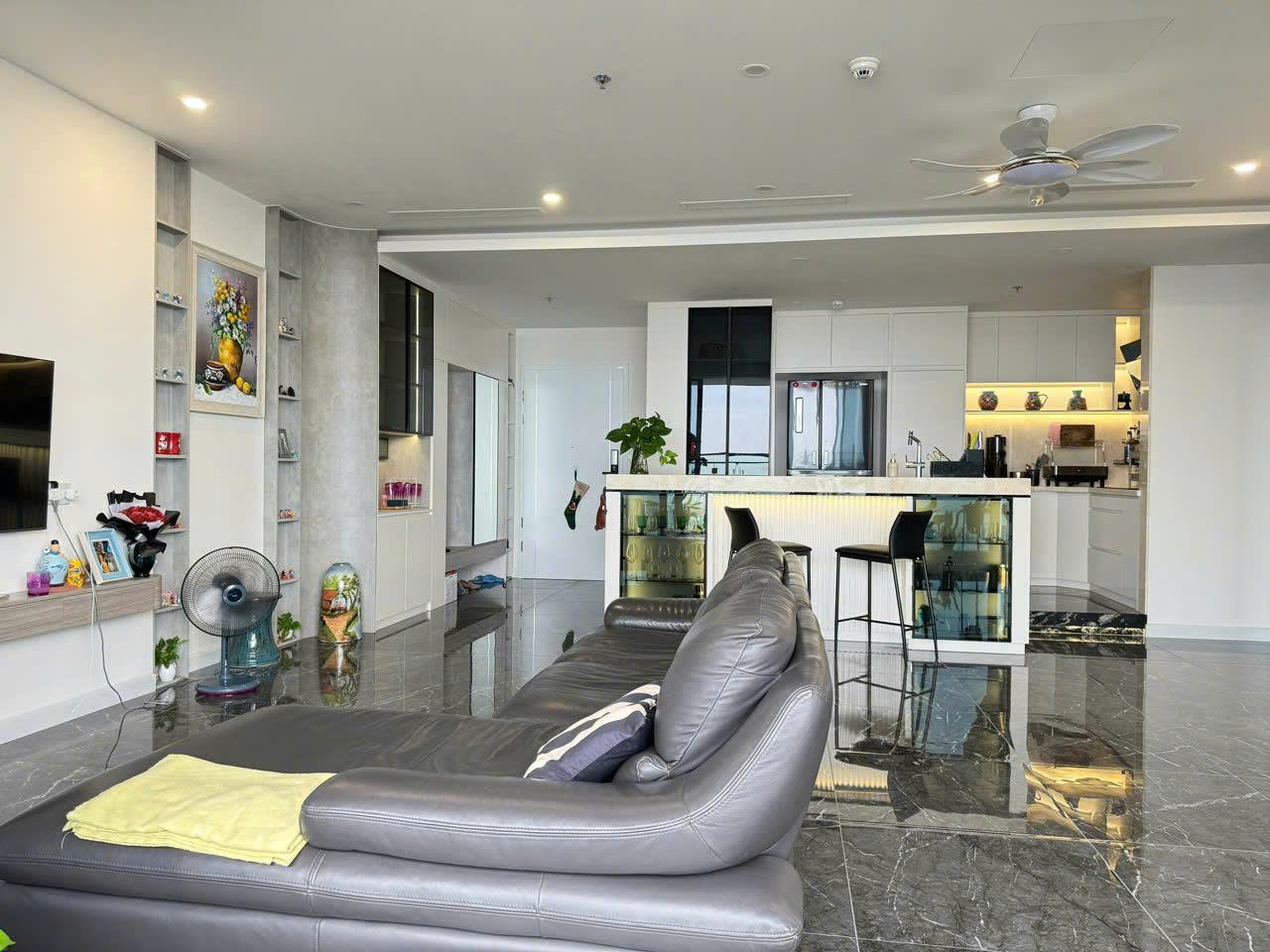 Cho thuê căn hộ 2 phòng ngủ 2WC - DT: 123m2 đầy đủ nội thất Sunshine Golden River