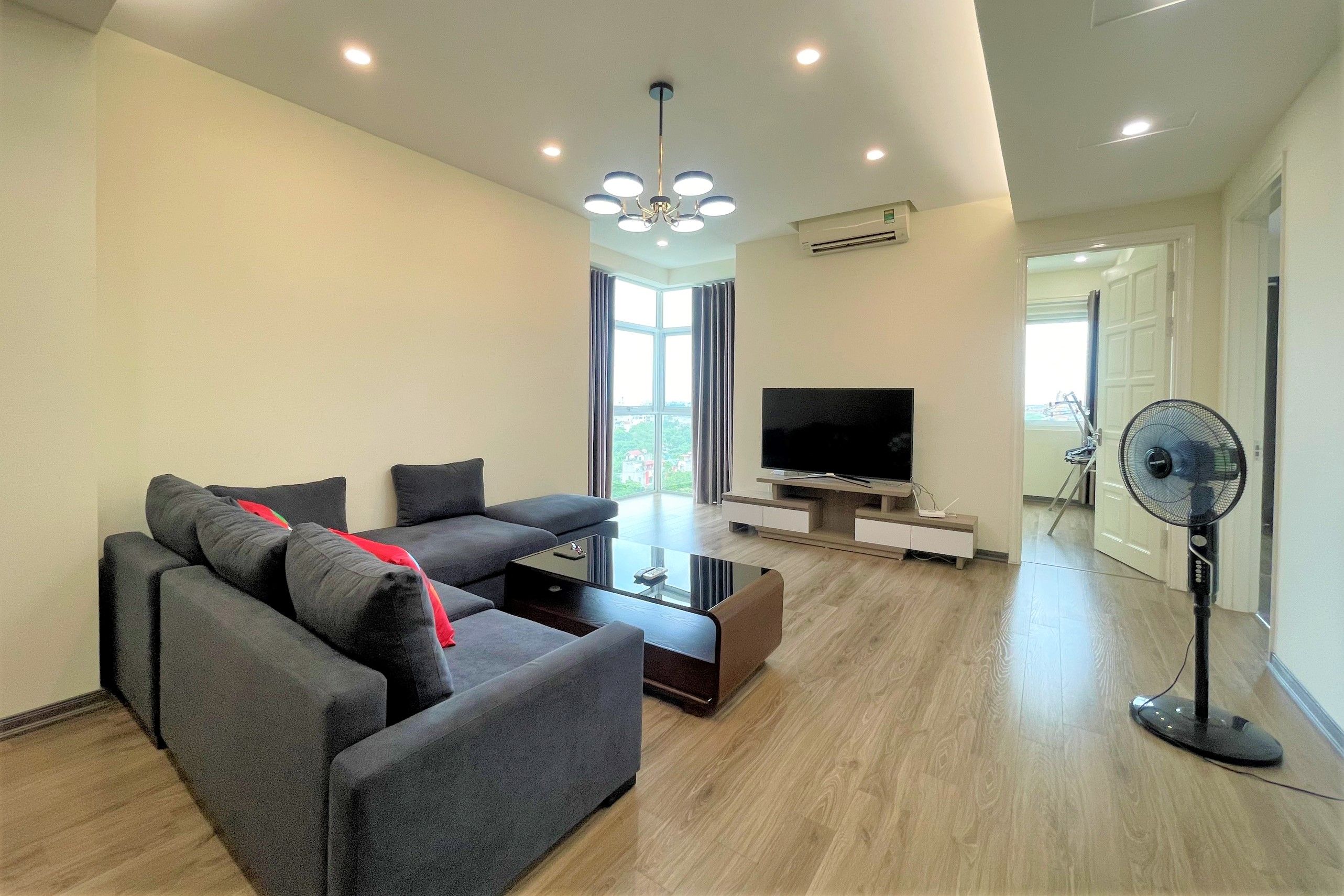 Cho thuê căn hộ 3 ngủ 123m2 tầng cao view thoáng full đồ mới tại E1 Ciputra