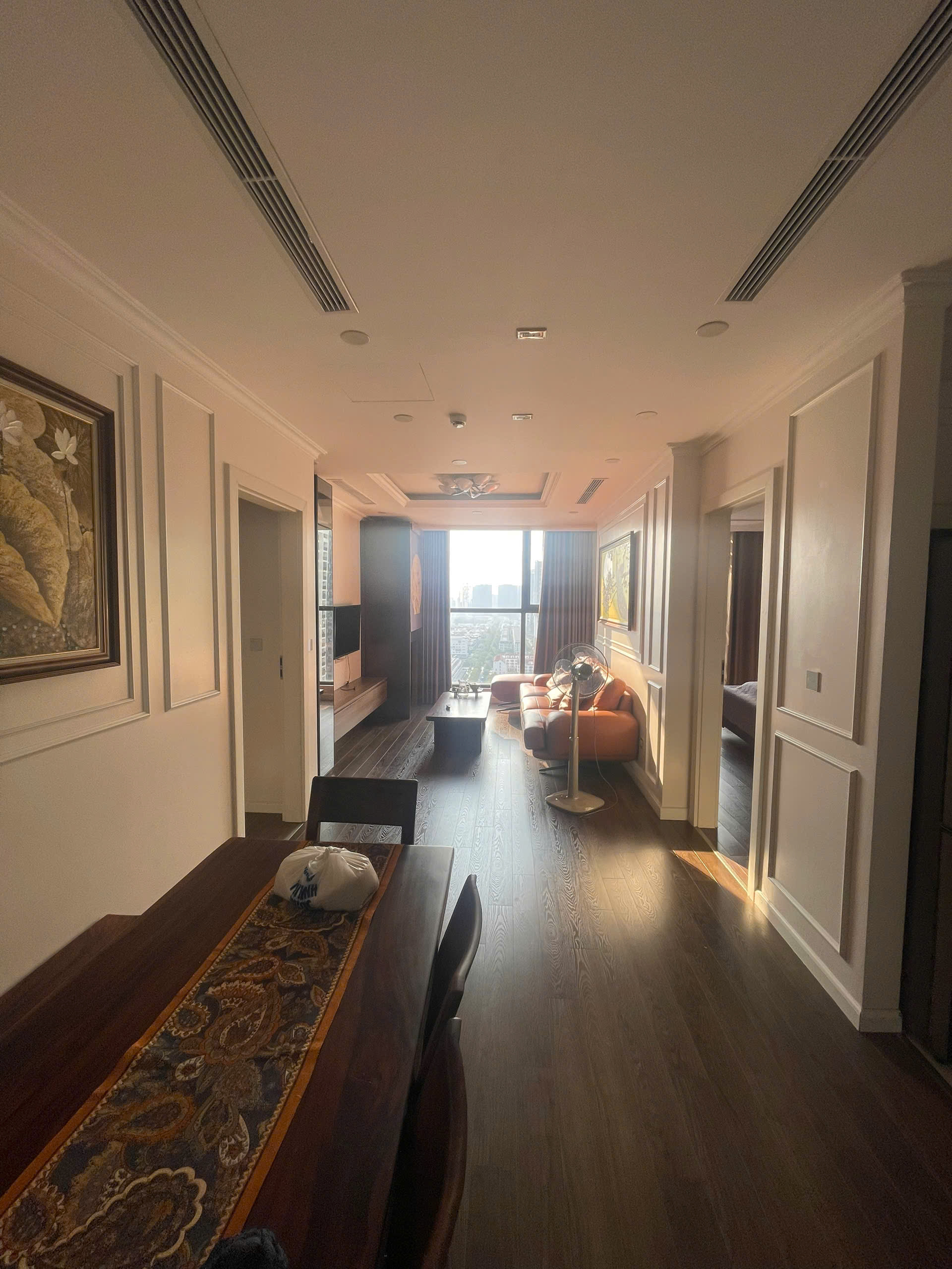 Cho thuê căn hộ 3 ngủ 2WC - DT: 93m2 cửa Đông, ban công hướng Tây tòa R3 Sunshine Riverside
