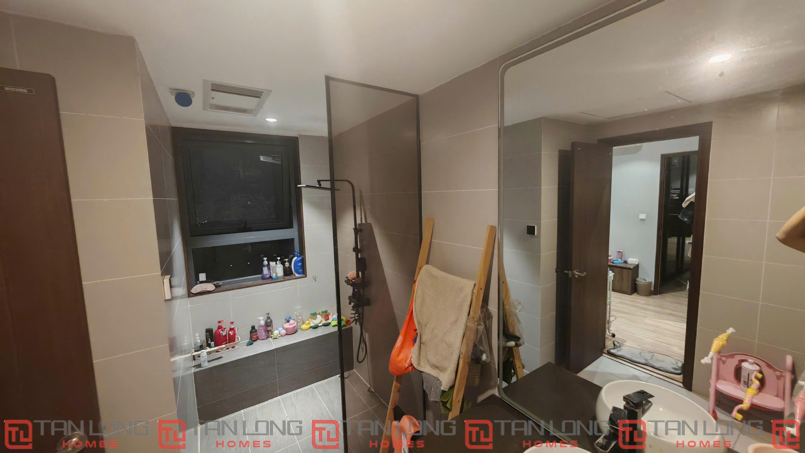 Cho thuê căn hộ 3PN/2WC/2 logia - DT: 100m2 tòa R3 Sunshine Riverside cửa Nam, ban công Bắc view sông Hồng, cầu Nhật Tân