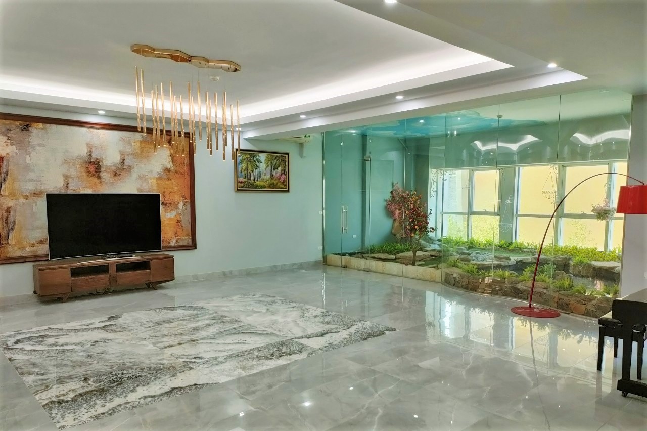 Cho thuê căn hộ 4 ngủ 267m2 full đồ tầng trung, tầm nhìn đẹp tòa L2 Ciputra