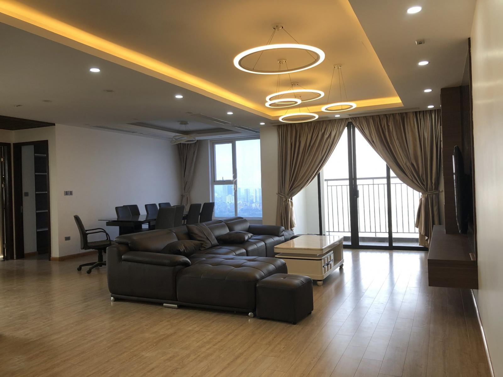 Cho thuê căn hộ 4 phòng ngủ Duplex hướng Đông dự án Sunshine Crystal River